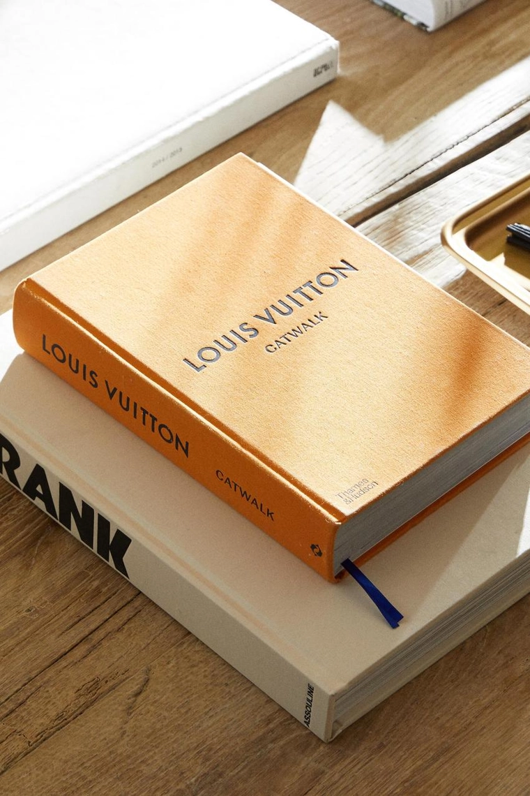 КНИГА ДЛЯ ПОДИУМА LOUIS VUITTON
