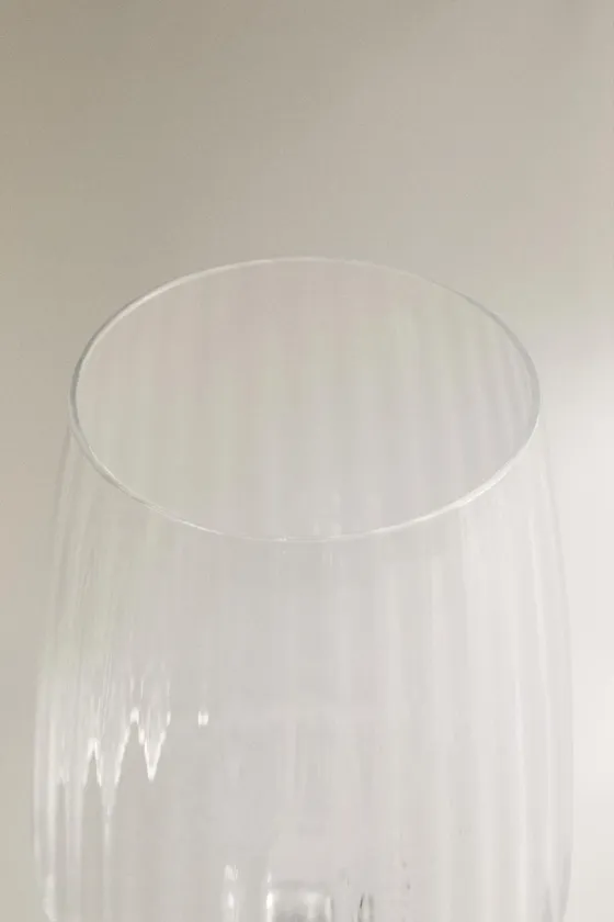 Большое стекло с линиями