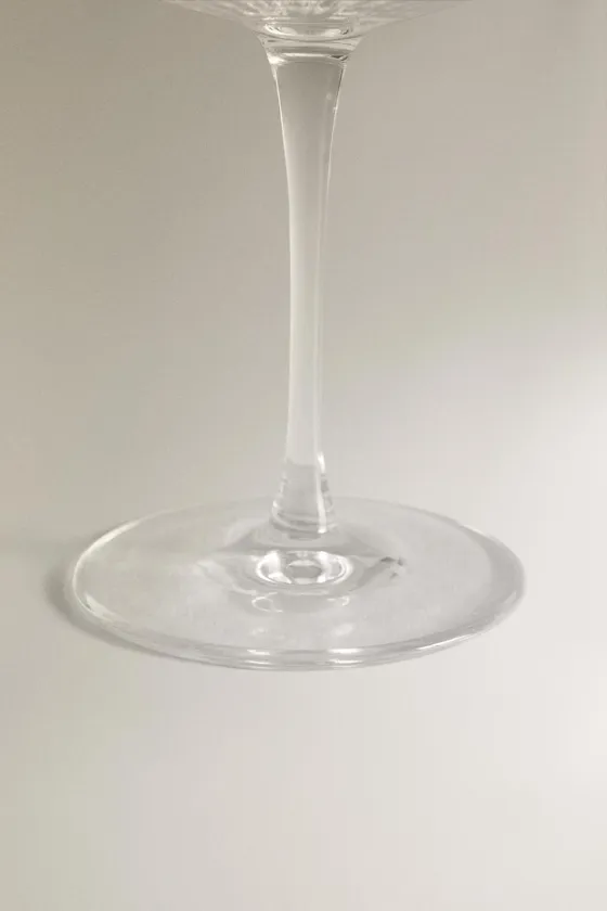 Большое стекло с линиями