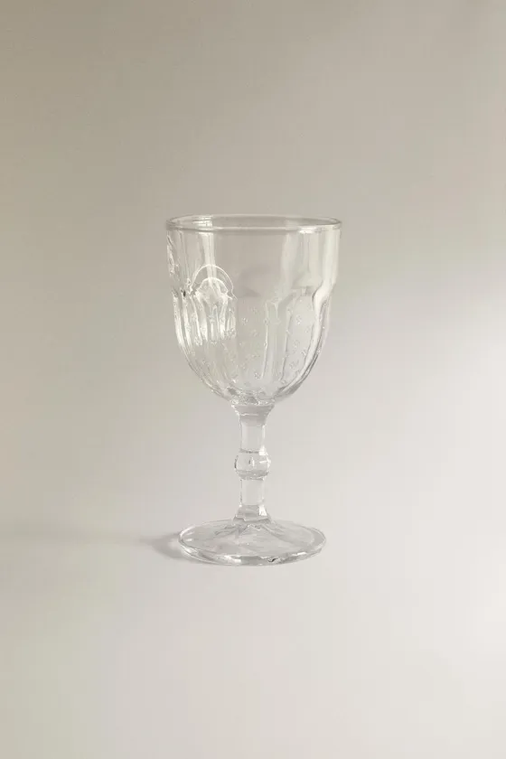 Бокал с рельефным узором