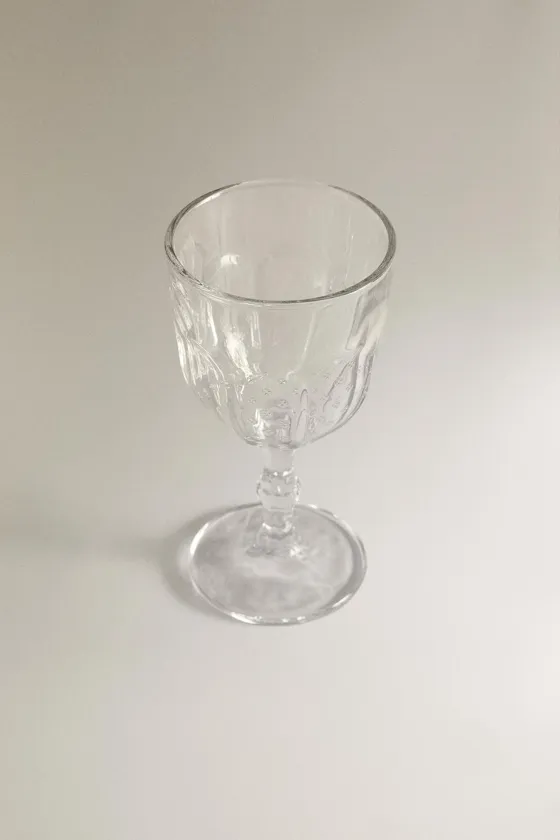 Бокал с рельефным узором