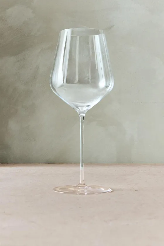 Раздутый хрустальный бокал для вина