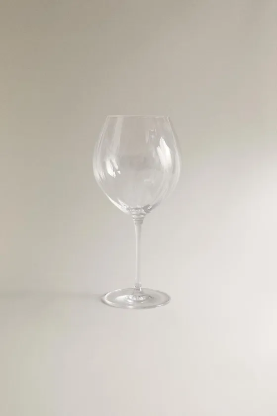 Бокал для вина с поднятым кристаллическим дизайном