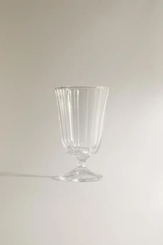 Бокал с вдавленными гранями для вина