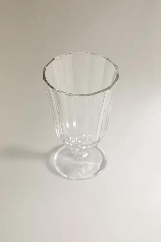 Бокал с вдавленными гранями для вина