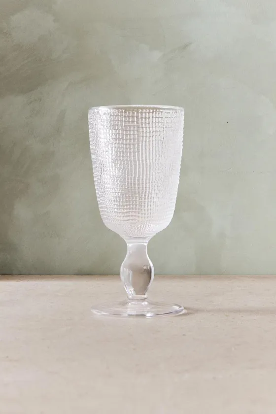 Бокал с рельефным дизайном стекла