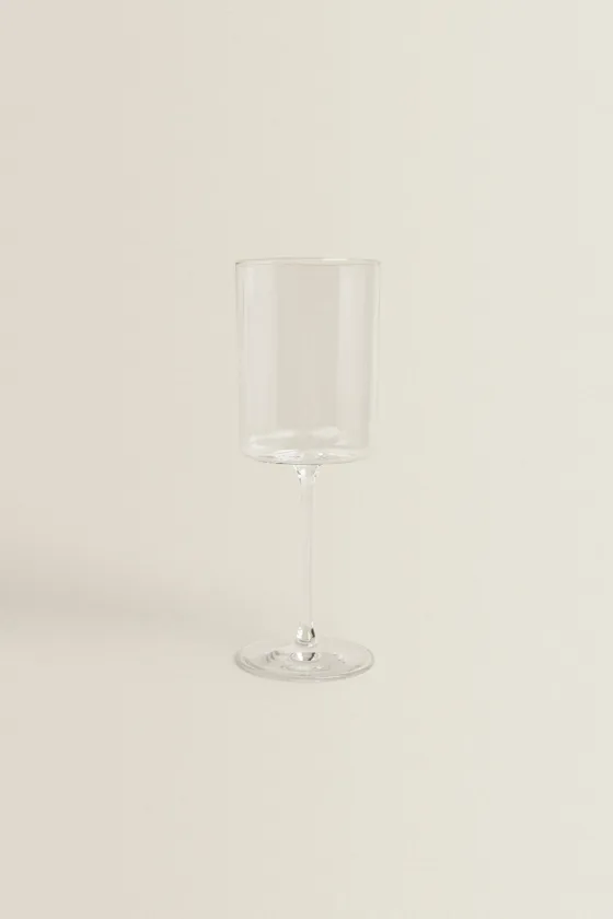 Прозрачный кристаллический бокал прямой формы