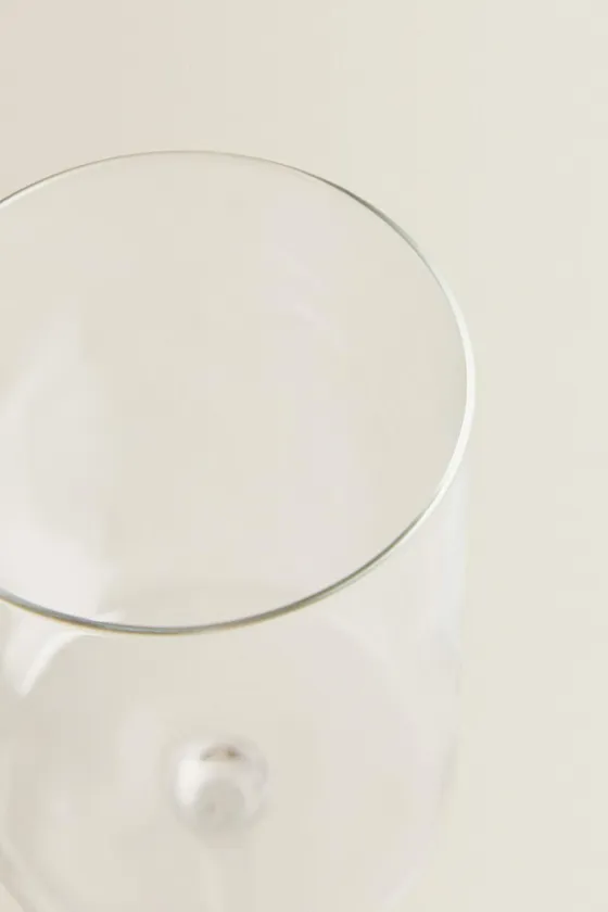 Прозрачный кристаллический бокал прямой формы