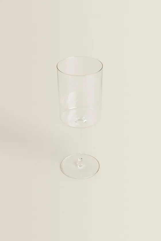 Прозрачный кристаллический бокал прямой формы