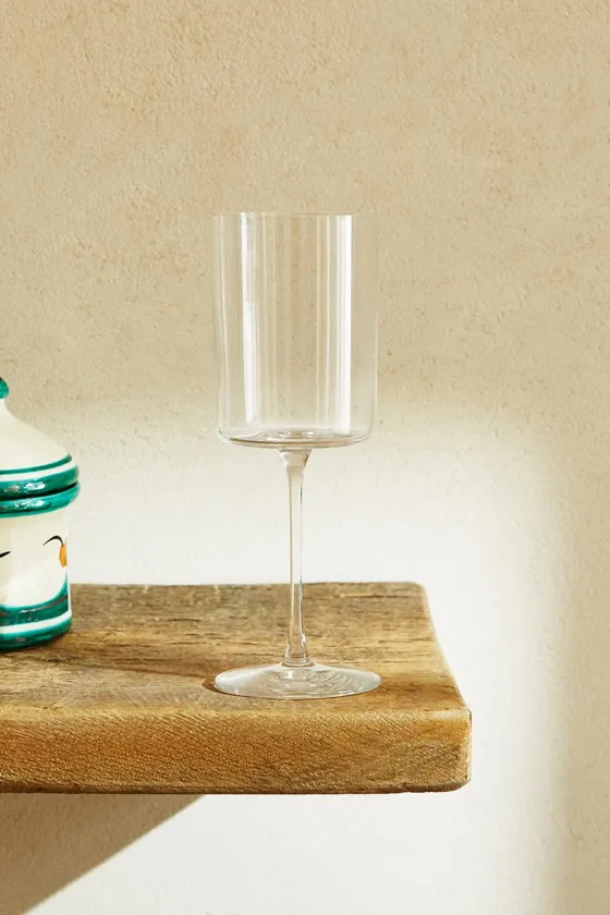 Прозрачный кристаллический бокал прямой формы