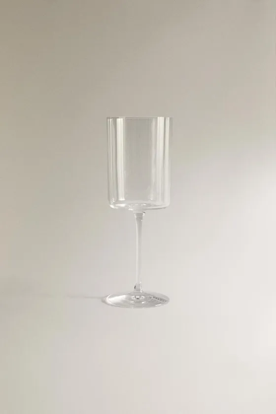 Прозрачный кристаллический бокал прямой формы