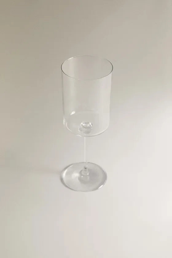 Прозрачный кристаллический бокал прямой формы