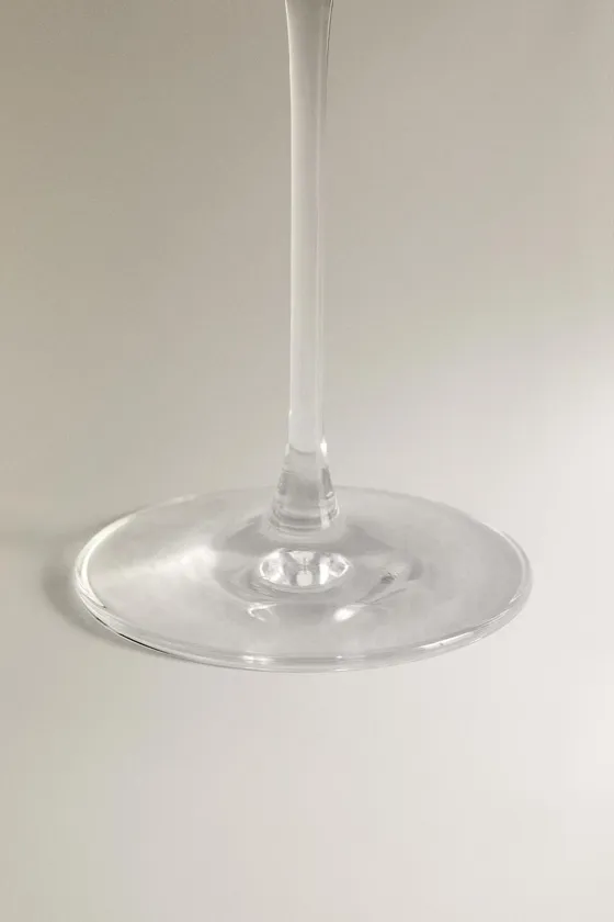 Прозрачный кристаллический бокал прямой формы