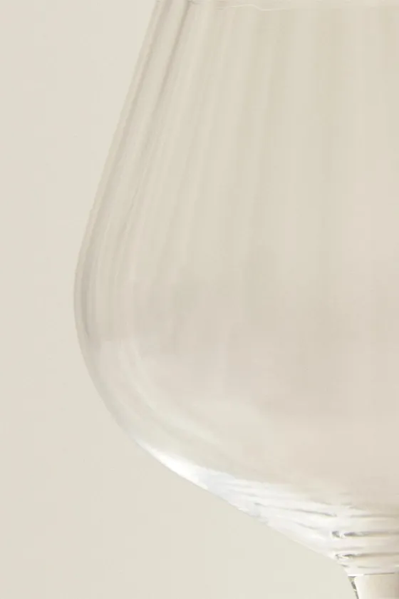 Бокал для вина с волнообразным эффектом из хрусталя богемия