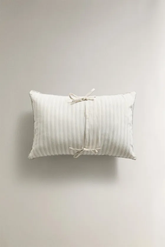 Детская полосатая подушка рожденный в 2025