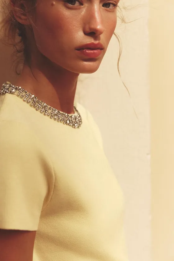 ТРИКОТАЖНЫЙ ТОП СО СТРАЗАМИ