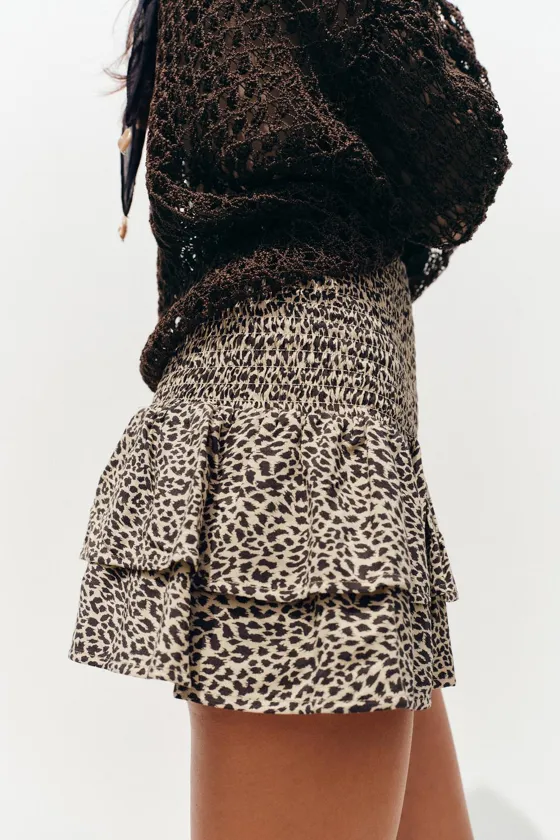 БЕРМУДЫ С ШИРОКОЙ ТАЛИЕЙ И ВОЛАНАМИ