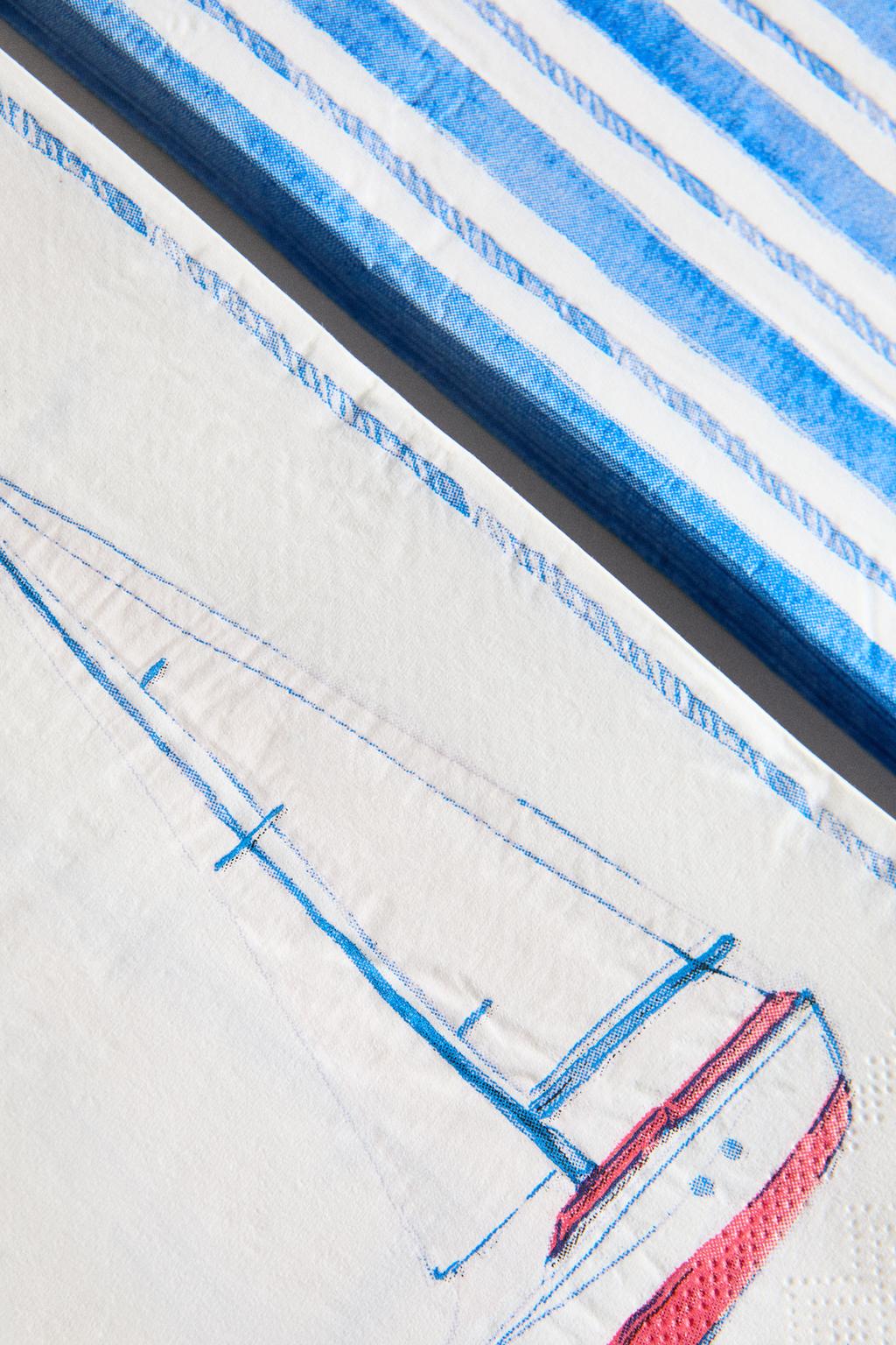 Набор бумажных салфеток с изображением бумажного кораблика (30 штук)