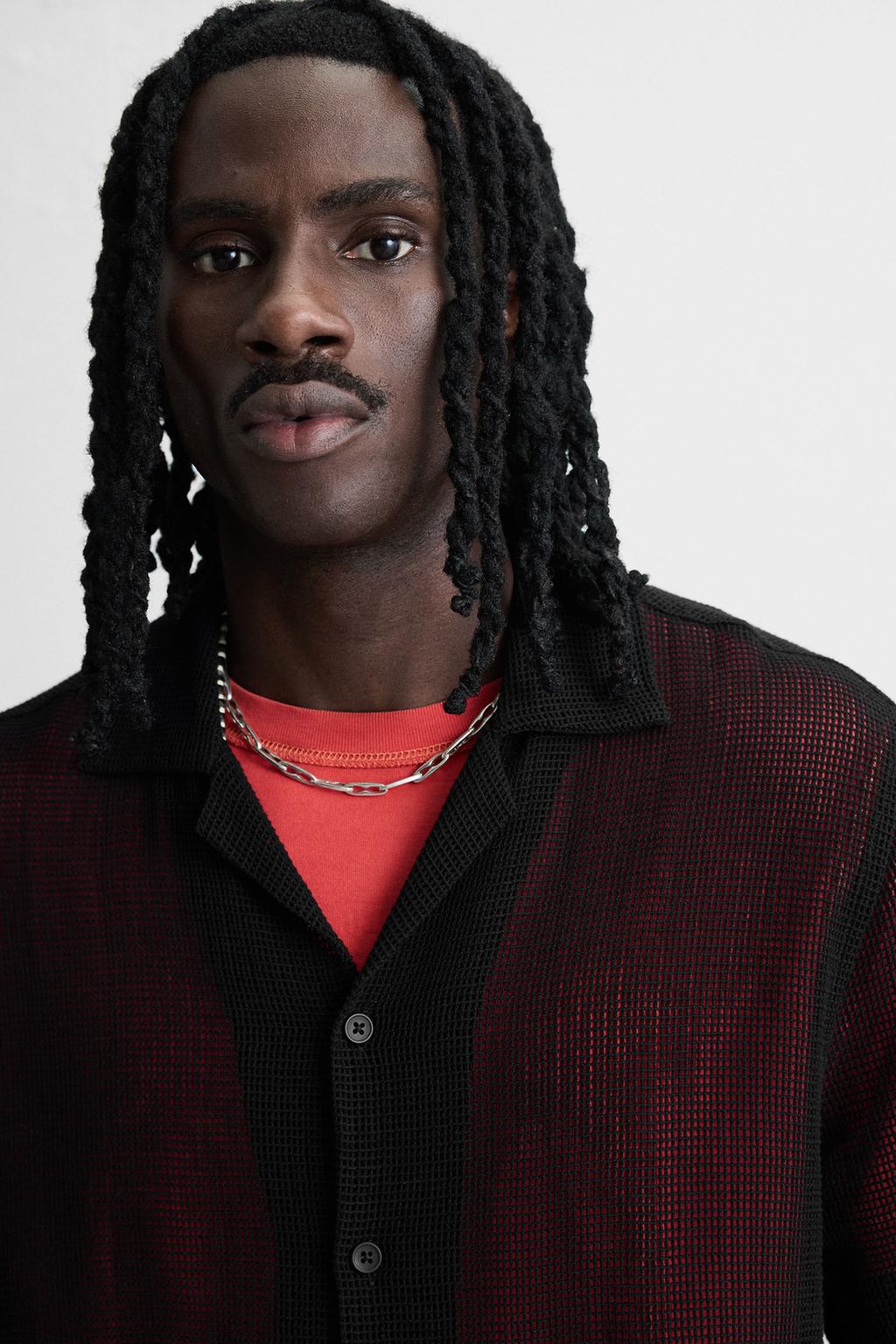 РУБАШКА ИЗ ТКАНИ С ОТКРЫТОЙ СТРУКТУРОЙ