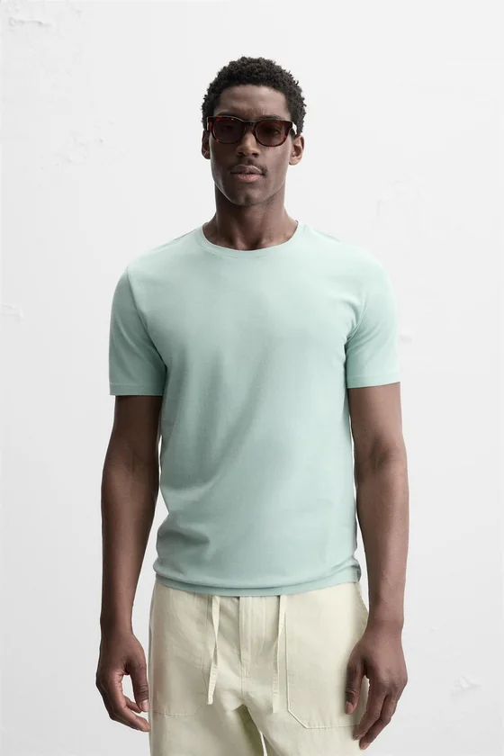 БАЗОВАЯ ПРИТАЛЕННАЯ ФУТБОЛКА SLIM FIT