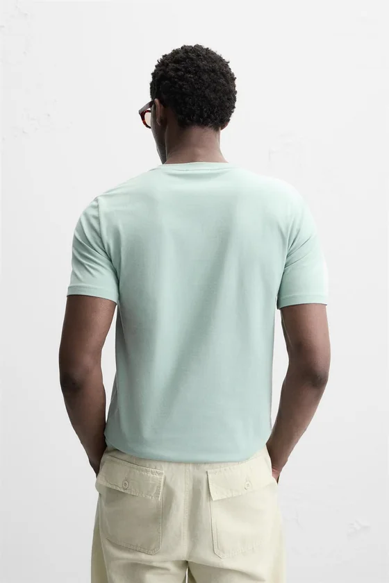 БАЗОВАЯ ПРИТАЛЕННАЯ ФУТБОЛКА SLIM FIT