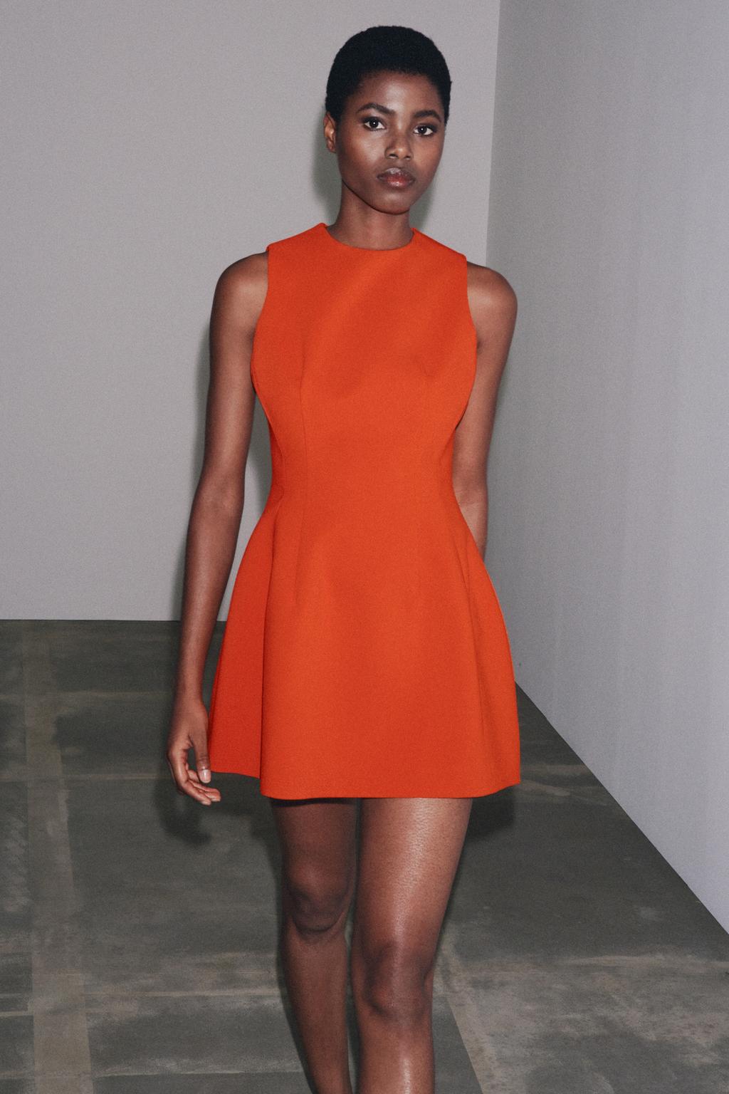 КОРОТКОЕ ПЛАТЬЕ ОБЪЕМНОГО КРОЯ ИЗ КОЛЛЕКЦИИ ZW