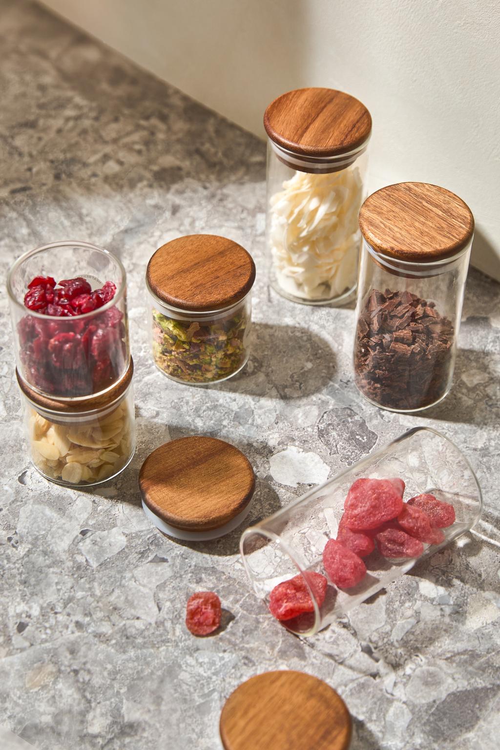 Стеклянная банка для кухонного хранения с деревянной крышкой