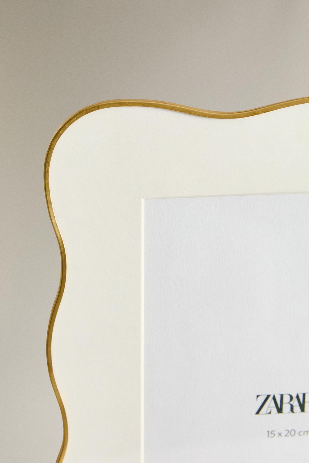 Фоторамка из металла с волнообразным контуром