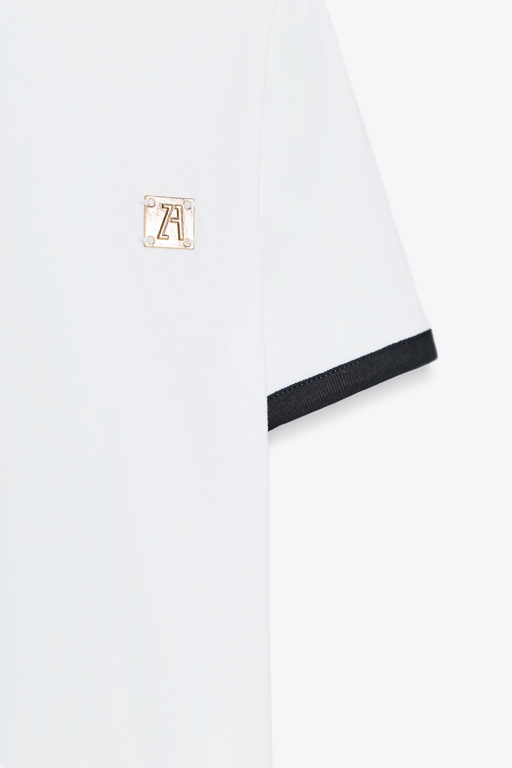 ФУТБОЛКА ZARA С ОТДЕЛКОЙ И БРОШЬЮ