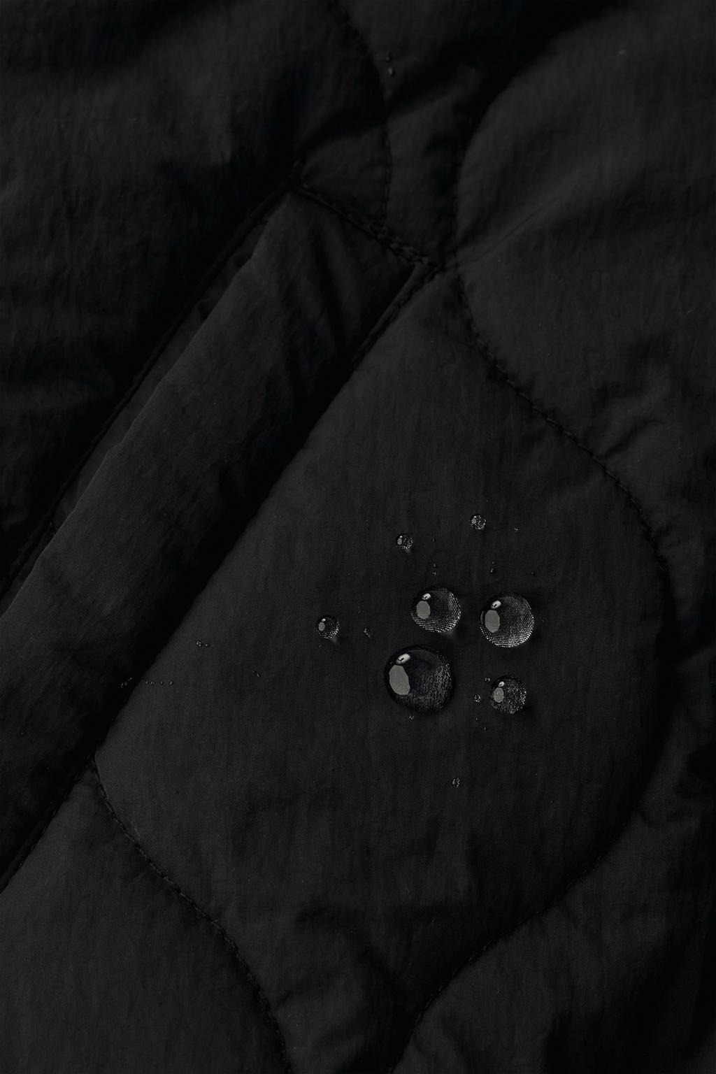 СТЕГАНЫЙ БОМБЕР С КАПЮШОНОМ WATER REPELLENT