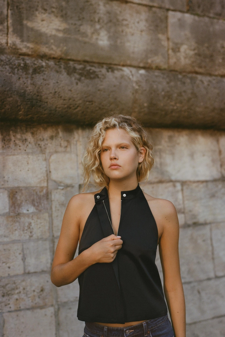 Жилет с открытой спиной