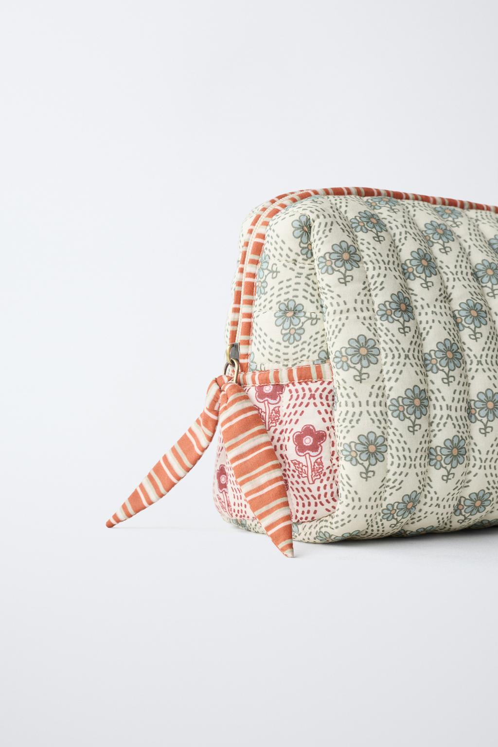 КОСМЕТИЧКА С ЦВЕТОЧНЫМ ПРИНТОМ