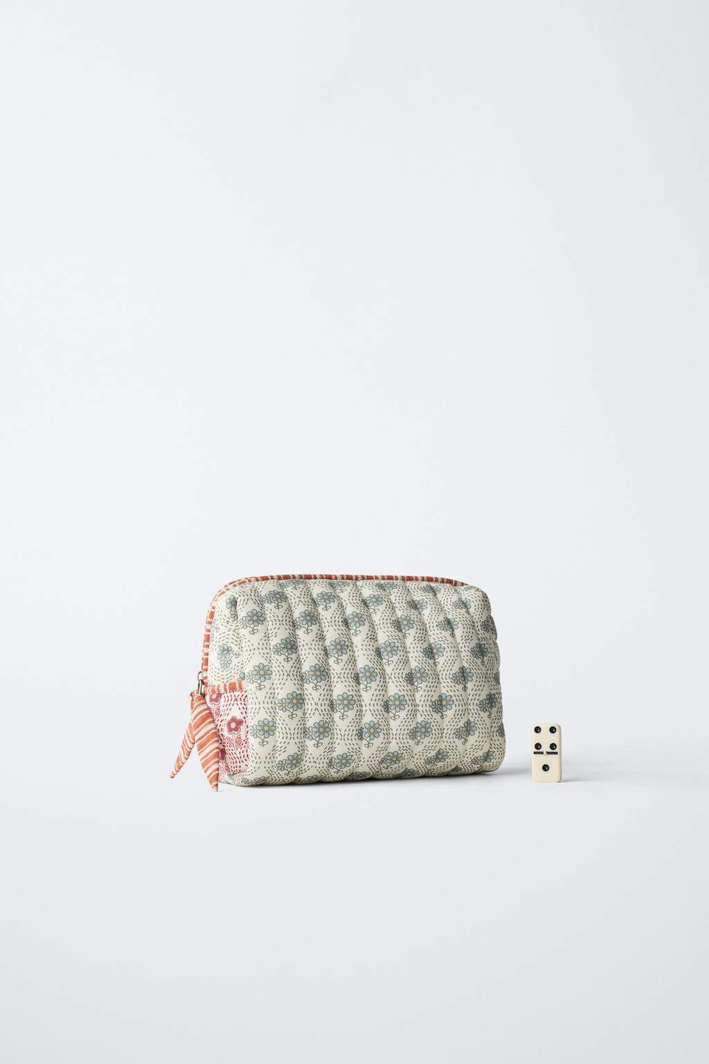 КОСМЕТИЧКА С ЦВЕТОЧНЫМ ПРИНТОМ