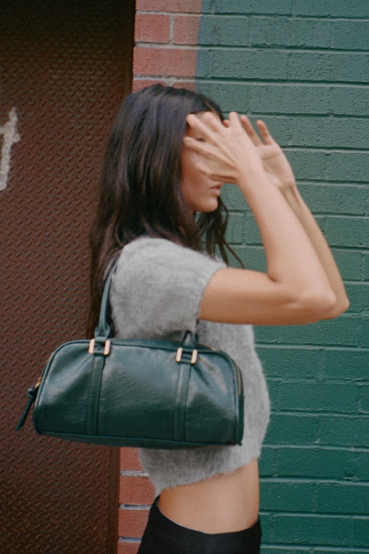 СУМКА-БОУЛИНГ С МОЛНИЯМИ