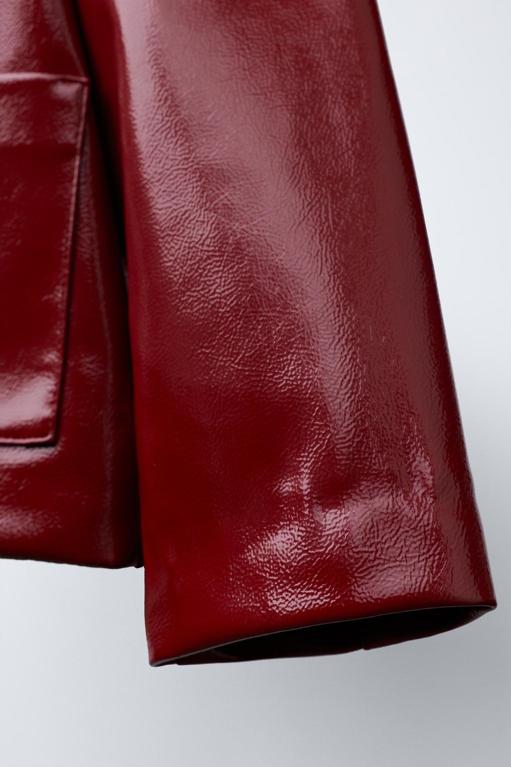 КУРТКА С ЛАКИРОВАННЫМ ЭФФЕКТОМ