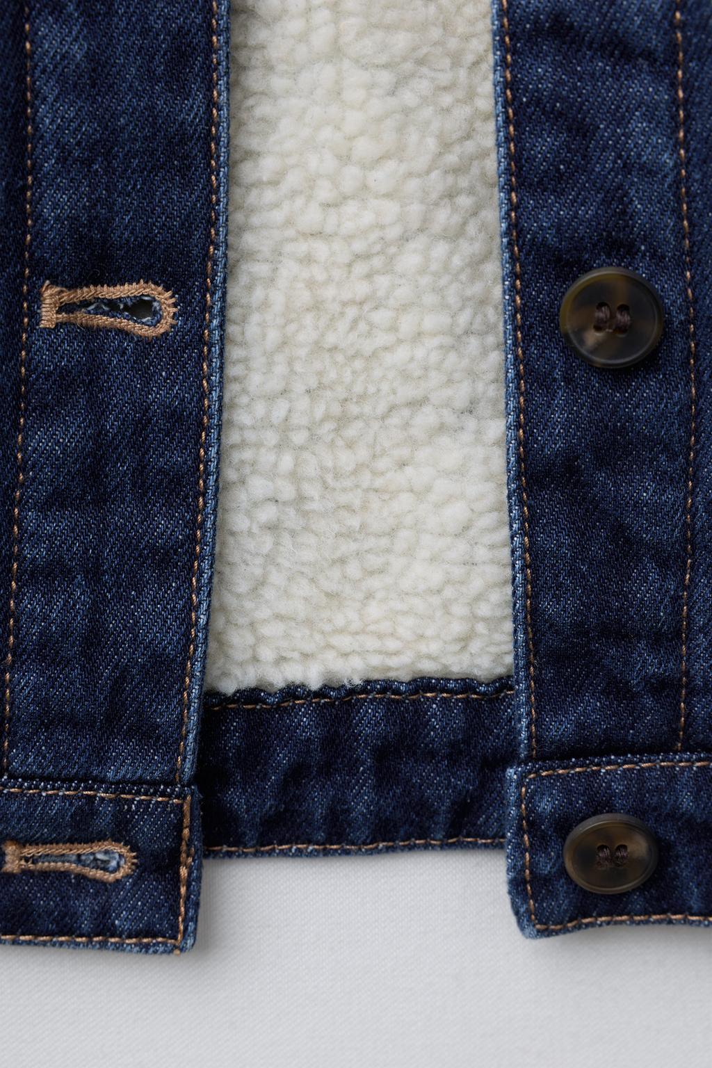 Джинсовая куртка с искусственным мехом и нашивками с цветочным узором