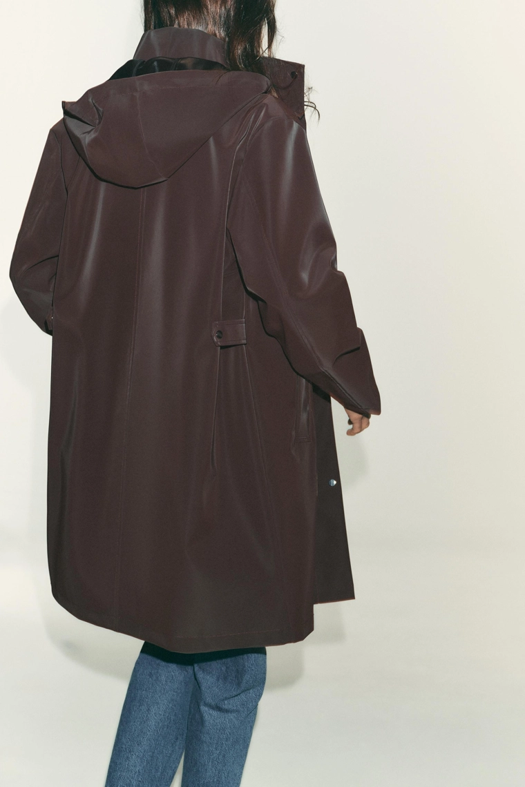 ВЕТРОЗАЩИТНАЯ ПРОРЕЗИНЕННАЯ КУРТКА С КАПЮШОНОМ