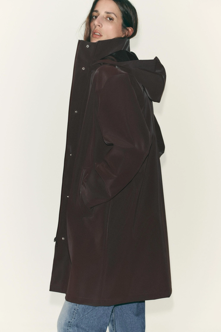 ВЕТРОЗАЩИТНАЯ ПРОРЕЗИНЕННАЯ КУРТКА С КАПЮШОНОМ