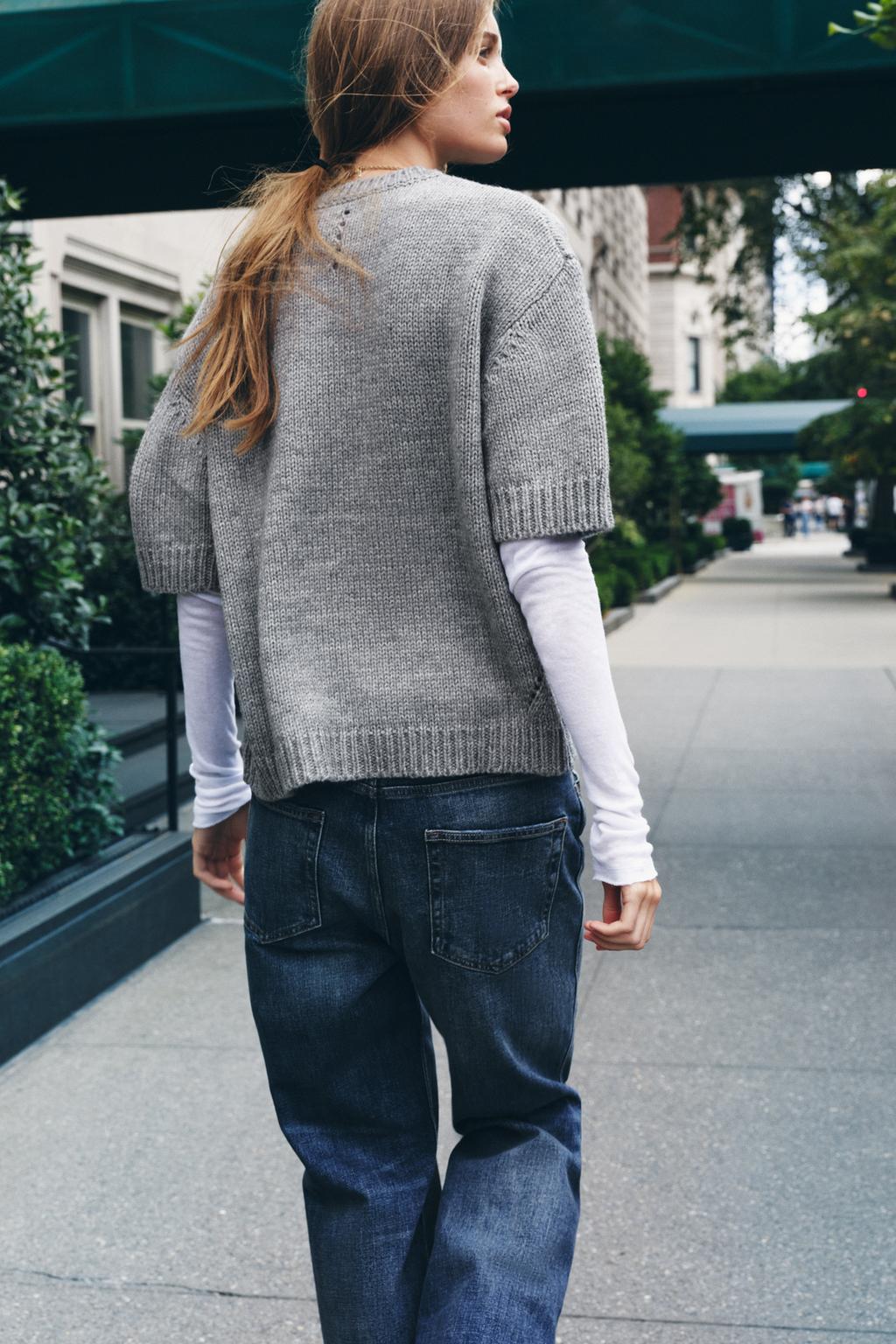 ТРИКОТАЖНЫЙ ДЖЕМПЕР OVERSIZE С КОРОТКИМИ РУКАВАМИ