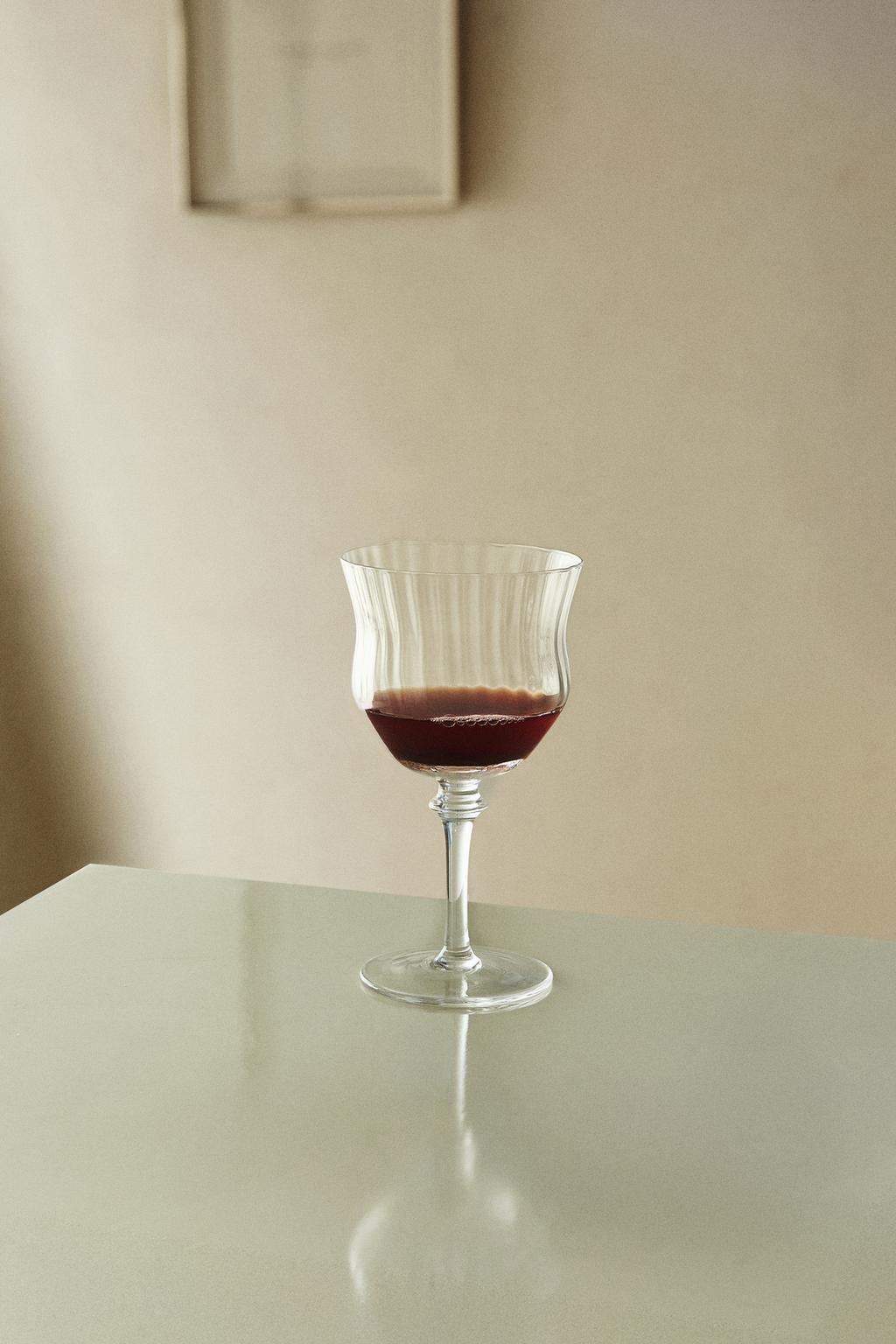 Большой бокал для вина с рельефным дизайном