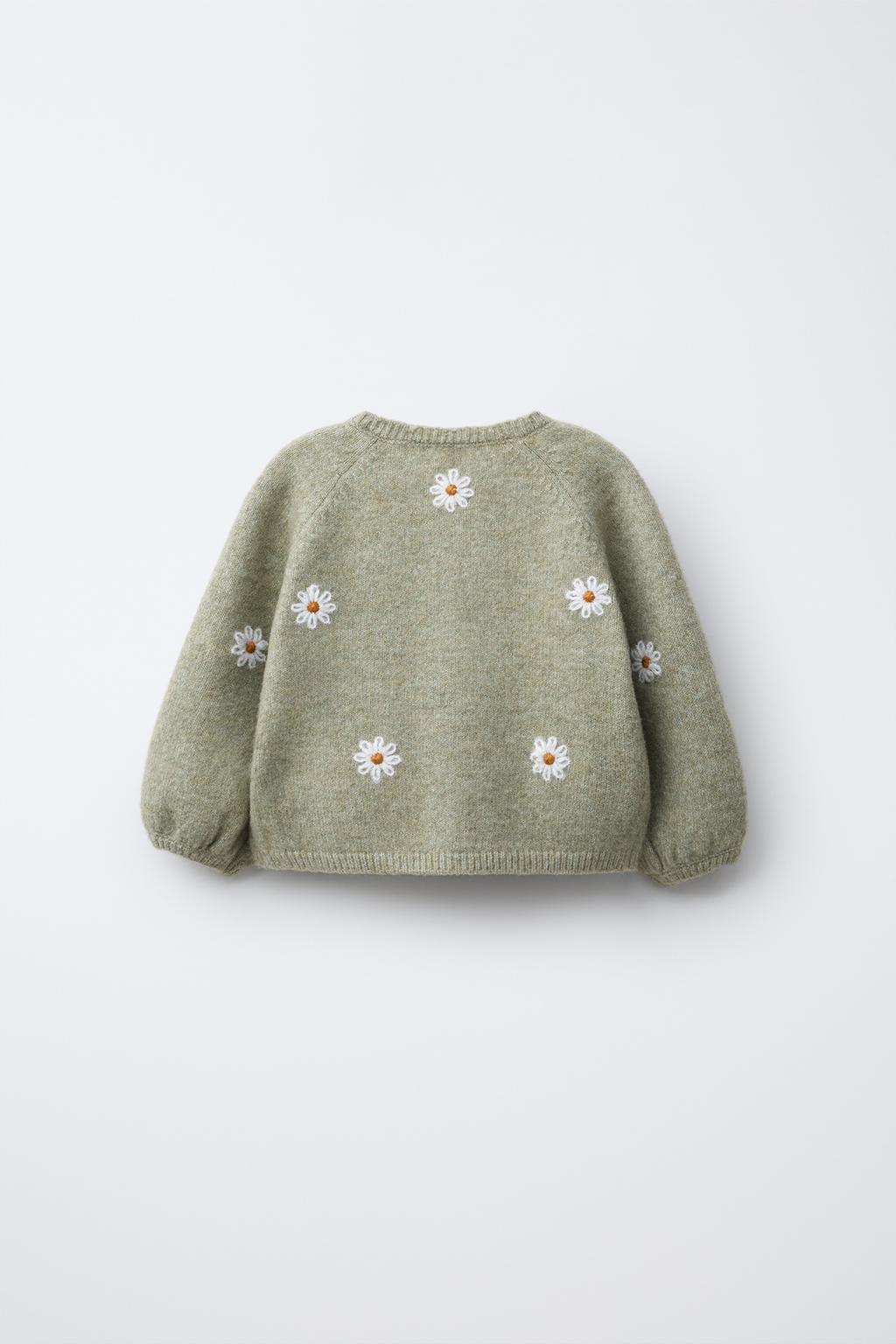 ВЯЗАНАЯ КУРТКА С ВЫШИВКОЙ МАРГАРИТКАМИ