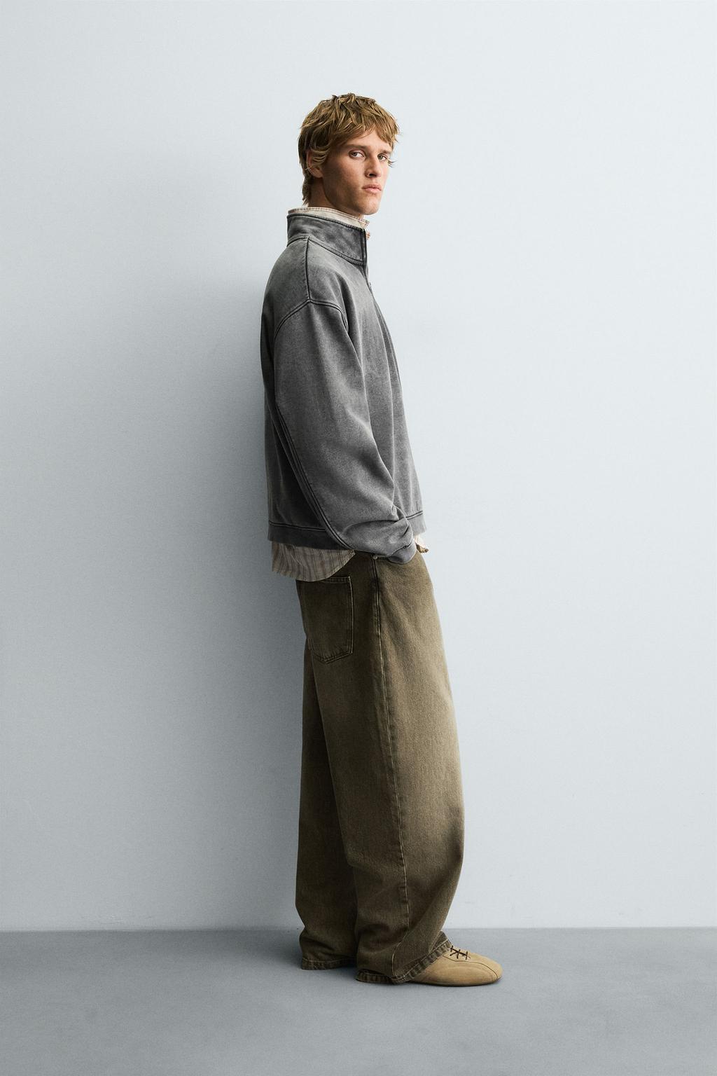 ТОЛСТОВКА С ЭФФЕКТОМ ПОТЕРТОСТИ И ВОРОТНИКОМ НА МОЛНИИ