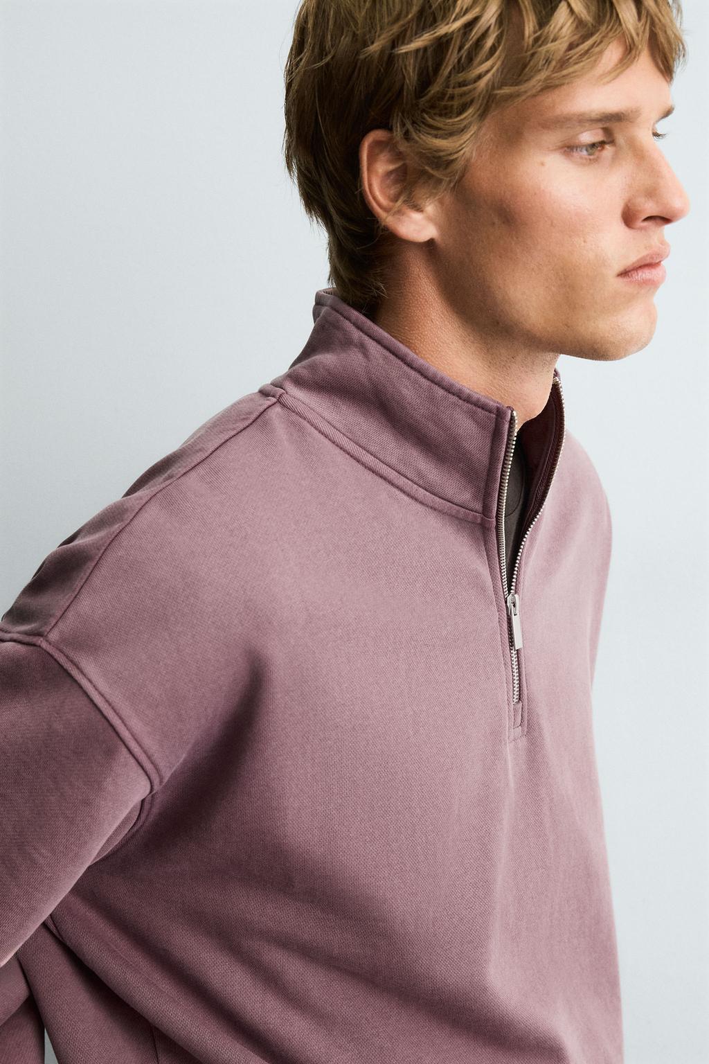 ТОЛСТОВКА С ЭФФЕКТОМ ПОТЕРТОСТИ И ВОРОТНИКОМ НА МОЛНИИ