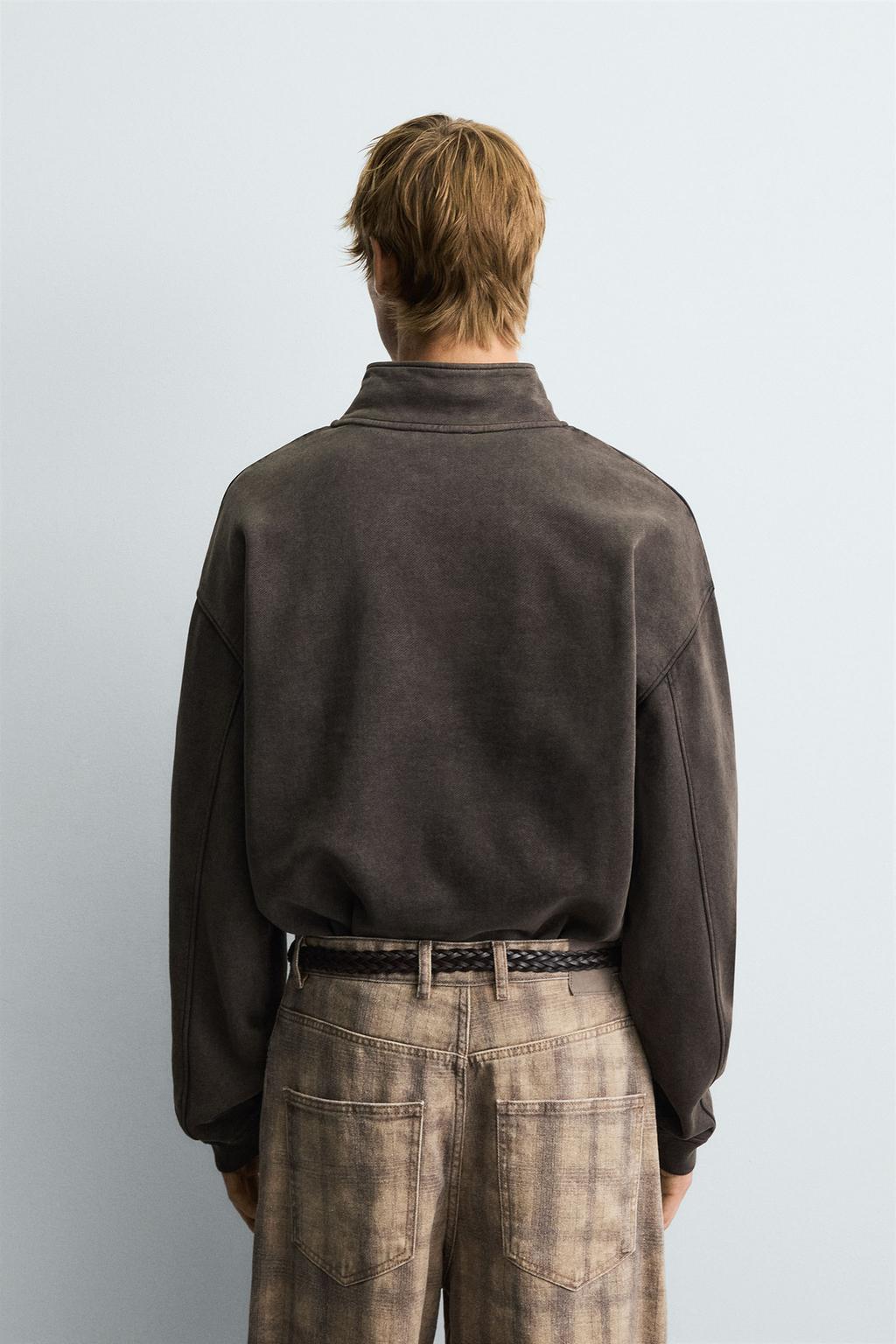 ТОЛСТОВКА С ЭФФЕКТОМ ПОТЕРТОСТИ И ВОРОТНИКОМ НА МОЛНИИ