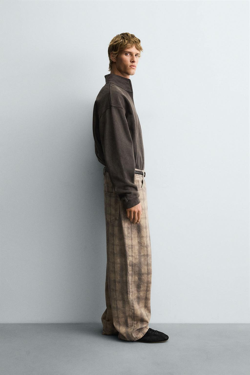 ТОЛСТОВКА С ЭФФЕКТОМ ПОТЕРТОСТИ И ВОРОТНИКОМ НА МОЛНИИ