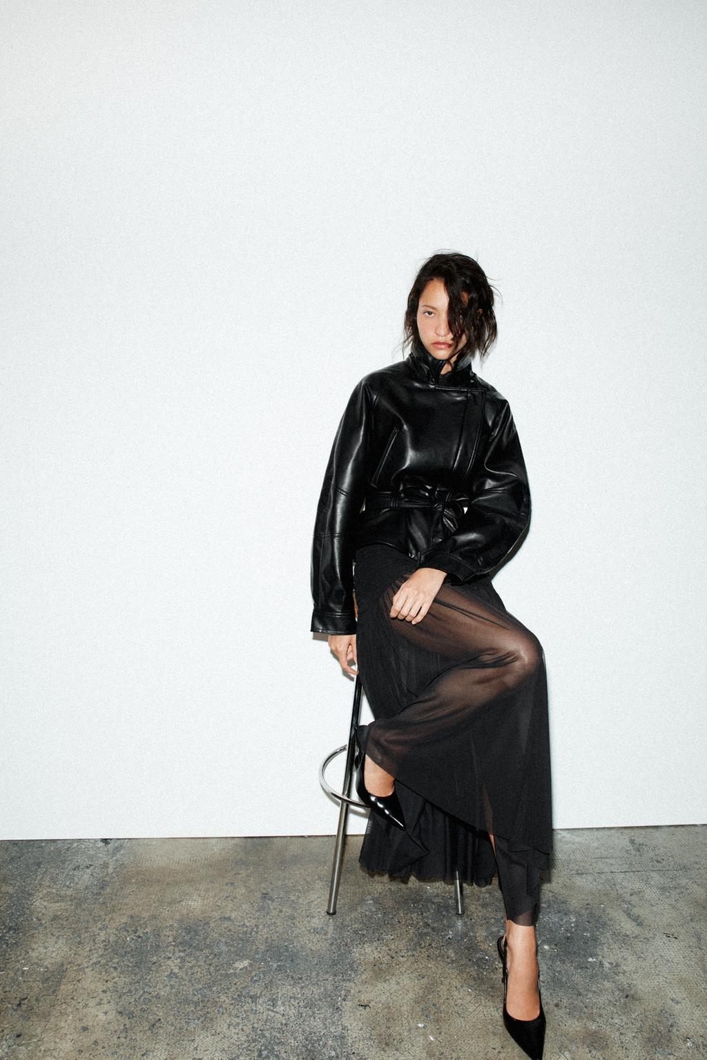 КУРТКА ИЗ ИСКУССТВЕННОЙ КОЖИ С БАСКОЙ