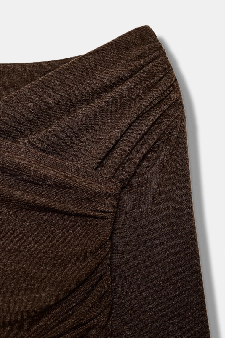 Топ с драпированным запахом на горловине