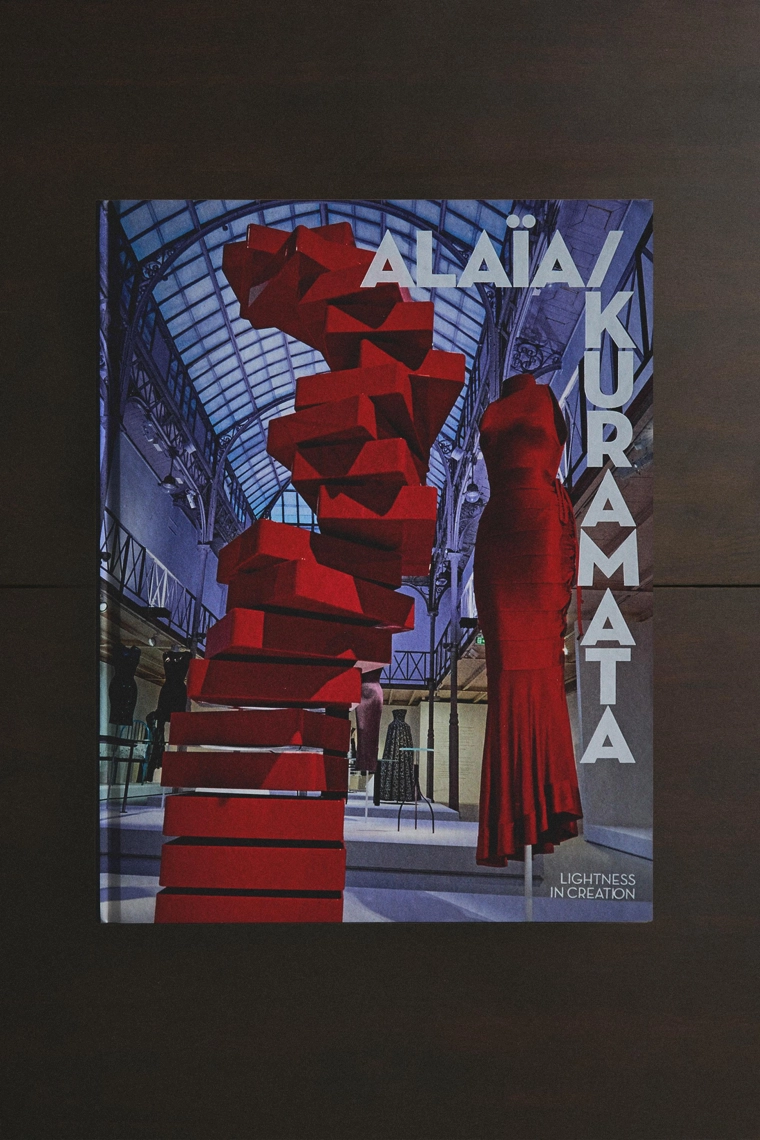 Книга azzedine alaïa и shiro kuramata