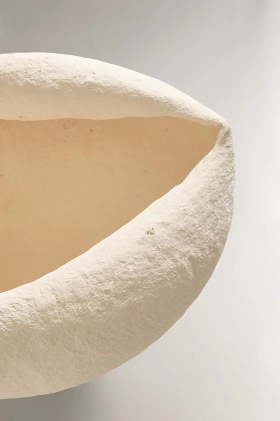 Декоративное изделие из бумажной маше с неправильным дизайном