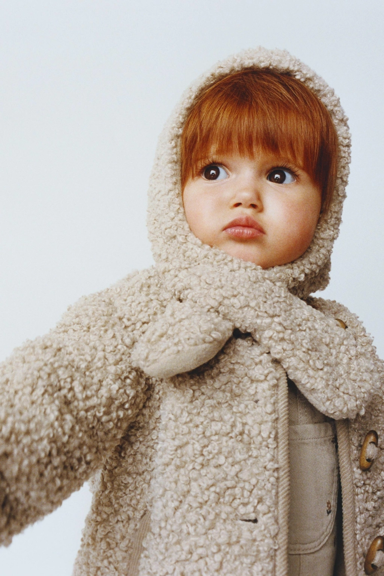 Шапка с отворотом из искусственного меха